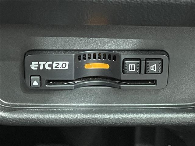 【ETC2.0（DSRC）】ETCカードを挿入すれば料金所はノンストップで通過できます。ETC限定の割引や、高速道路の情報提供サービスを利用できます。