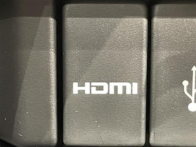 【アクセサリーソケット（電源ソケット）】電源からケーブルをつなげば、スマートフォンなどの電子機器の充電などを行うことができます！ゲーム機器や、カメラの充電にも便利ですね。