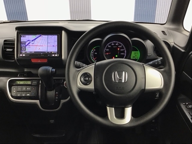 運転しやすいインパネ周りです！見やすいレイアウトで快適なドライブをサポートします！