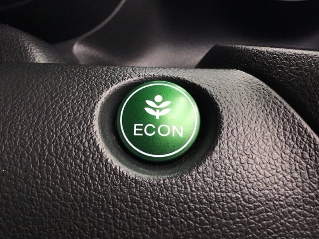 エンジンやエアコンなどを協調制御し燃費の向上に有効なECONスイッチ付きです！