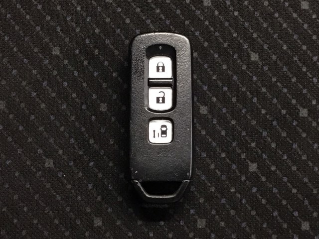 スマートキーです！ドアの施錠・解錠・エンジンの始動がスムーズで大変便利です！