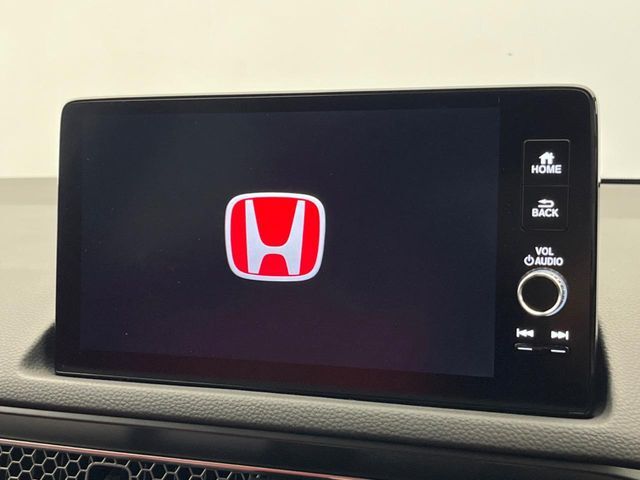 【メーカー純正ナビ】インテリアに溶け込むスタイリッシュな「専用設計」メーカーナビを装備♪視認性や操作性など基本性能にも優れ、より上質なカーライフをお楽しみいただけます。