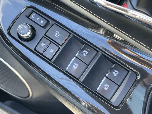 電動格納ウィンカーミラーとパワーウィンドー操作パネル♪