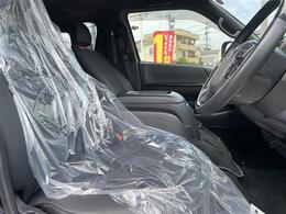 【運転席】座り心地が良いシートなので長時間の運転でも快適にお過ごしいただけます。新品のフロアマットのご注文も可能です。掲載箇所以外にご希望の写真がございましたらお気軽にお問い合わせ下さい。