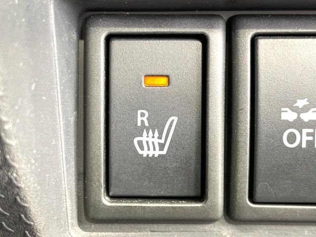 【シートヒーター】寒い日に重宝するシートヒーター！エアコンより早く温まってくれるので寒がりの人も安心ですね♪エアコンの温風は乾燥するから苦手、という方にもをおすすめです。
