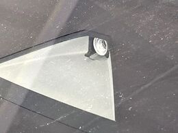 【インテリジェントエマージェンシーブレーキ】フロントカメラで前方の車両や歩行者を検知。衝突しそうな時は衝突被害軽減ブレーキが作動、衝突回避をサポート。より安全にドライブをお楽しみいただけます。