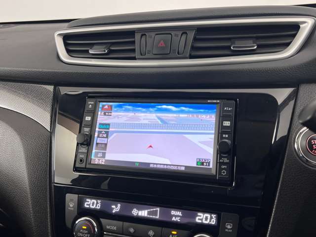 日産ディーラーナビ、フルセグTV、CD再生、ミュージックサーバー、Bluetooth機能が付いておりますので快適にドライブを楽しむ事が出来ます。