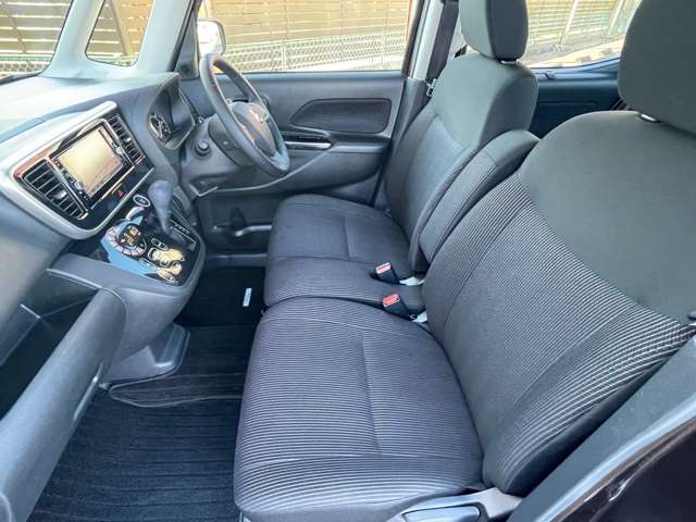 厚みがあって、座り心地のいいソファーのようなシート。運転席も助手席もリラックスしてゆったり座れます。
