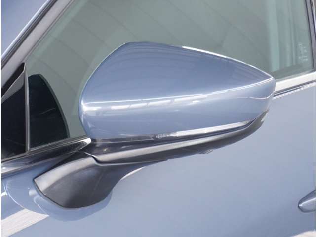 【ドアミラーウインカー】格好良さだけではなく対向車両からの視認性もよく安全に走行する為の安全装備のひとつです。