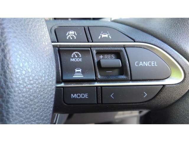 【クルーズコントロール】高速道路でアクセルを踏まなくても設定した速度で走れるので、足に負担が掛かりません！特に、ロングドライブの時に便利です♪