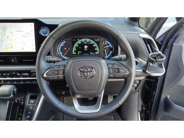 高級感と握り心地を両立した革巻きステアリングです☆