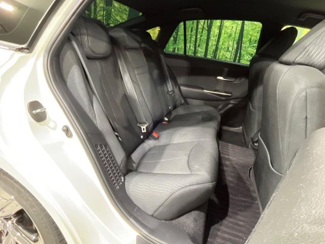 後部座席も気になるようなキズ・汚れやへたり等、大きなダメージはなく、良好な状態です。