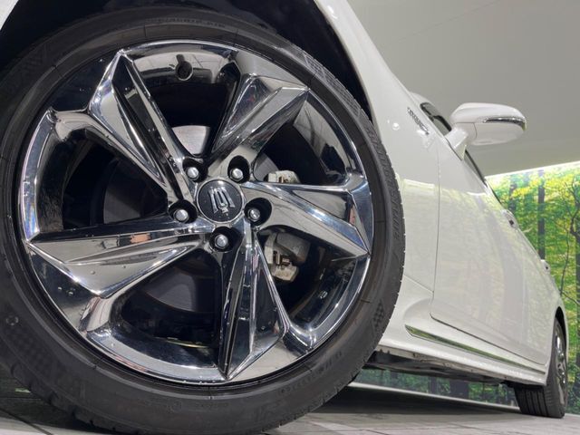 【純正18インチアルミホイール】外観にマッチした純正アルミホイールを装着しております。各種社外アルミホイールや、スタッドレスタイヤも取扱いしております。是非ご相談ください♪