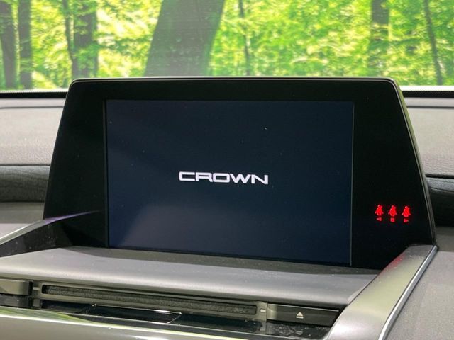 【メーカー純正8型ナビ】インテリアに溶け込むスタイリッシュな「専用設計」メーカーナビを装備♪視認性や操作性など基本性能にも優れ、より上質なカーライフをお楽しみいただけます。