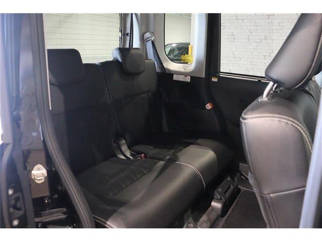 頭上や肩まわりの余裕を確保しながら、大人が乗っても広々。シートアレンジが自由で家族や仲間と遠出をしたり、荷物を気にせず買い物をしたり。毎日のくらしに、新しい可能性を広げます。