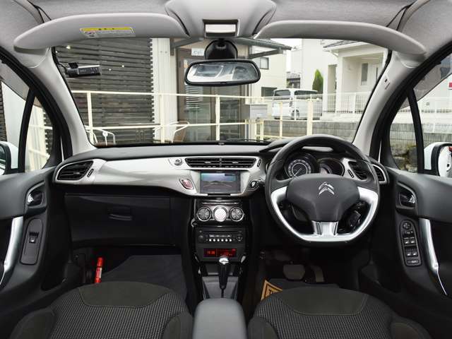 展示場に並んでいるお車は、何度も走行テストを繰り返し、問題のないお車だけを厳選して店頭にて展示販売しております。ご安心してお取り引き頂けます。
