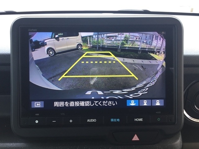 バックモニター付きで、車庫入れやバック時の後方確認をサポート。