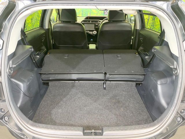 後席を格納すると、これだけの広さが！シーンに合わせたシートアレンジで、大きな荷物も積むことが出来ます♪