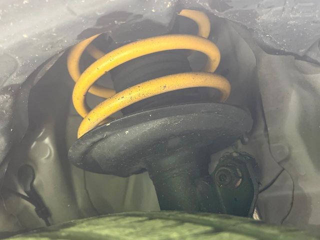 お車を安心してお乗りいただく為には、足回りの定期点検が欠かせません。サービスサポート（有償保証）では無料点検もご提供しており、安心のカーライフをお過ごしいただけるサポート体制が整っています。