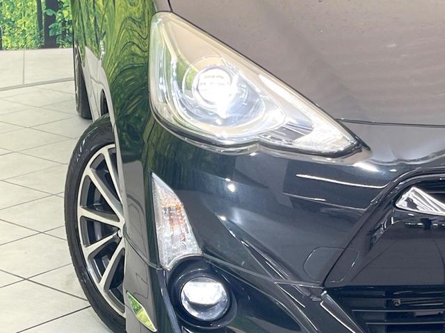 【LEDヘッドライト】悪天候や夜間走行時も良好な視界を確保し安心して運転できる高輝度LEDヘッドライトを装備！点灯速度が早く、消費電力も抑えられています。