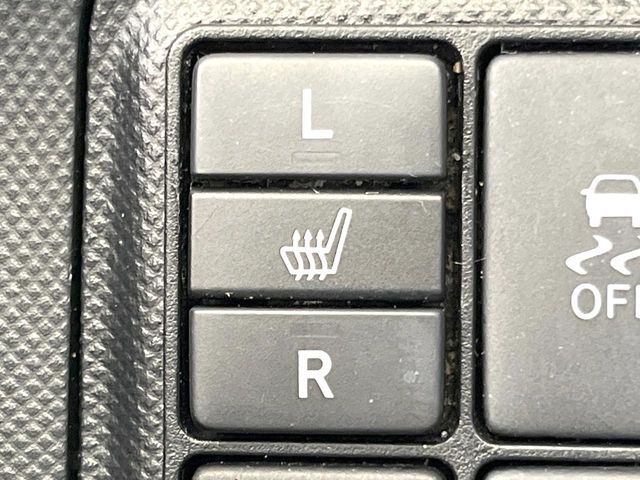 【シートヒーター】寒い日に重宝するシートヒーター！エアコンより早く温まってくれるので寒がりの人も安心ですね♪エアコンの温風は乾燥するから苦手、という方にもをおすすめです。