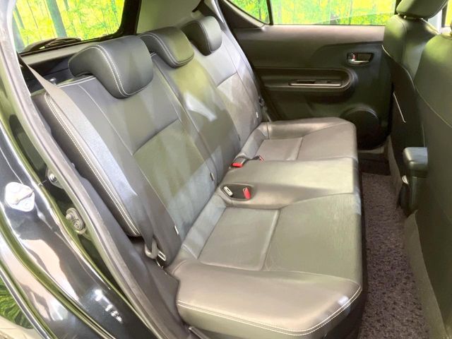 後部座席も気になるようなキズ・汚れやへたり等、大きなダメージはなく、良好な状態です。
