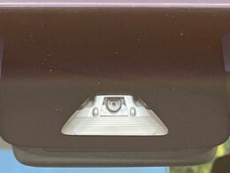 【スマートアシスト】走行中に前方の車両等を認識し、衝突しそうな時は警報とブレーキで衝突回避と被害軽減をアシスト。より安全にドライブをお楽しみいただけます。