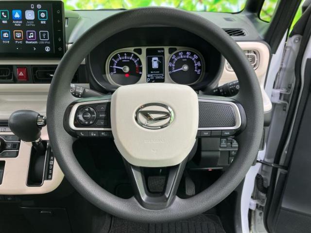 WECARSの展示場では実際に見て、触ってお車をお選びいただけます！知識の豊富な営業スタッフが様々なカーライフをご提案いたします！