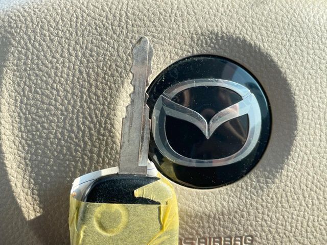 【キーレス】少し離れた場所からでもボタン一つでドアの開錠・施錠ができるのでとっても便利！ドアの鍵穴周りに傷をつけることもありません♪