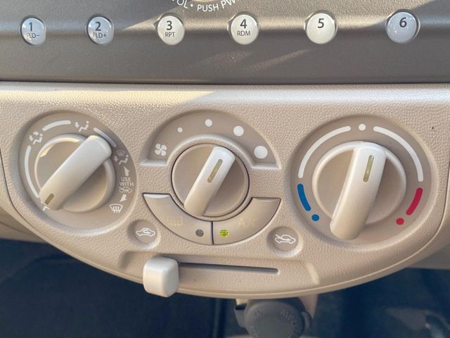 寒い冬も暑い夏も全席に快適な空調を届けてくれる、ダイヤル式エアコンを装備♪