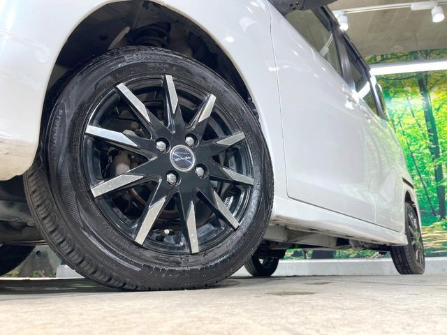 【純正アルミホイール】外観にマッチした純正アルミホイールを装着しております。各種社外アルミホイールや、スタッドレスタイヤも取扱いしております。是非ご相談ください♪
