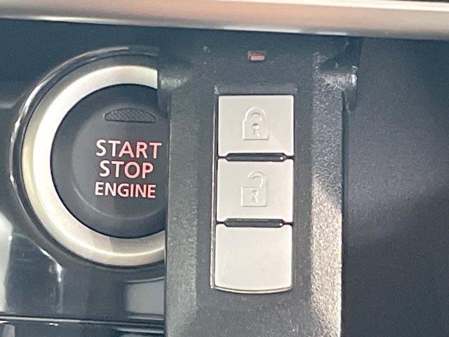 【オペレーションキー】カバンやポケットに入れたままでもドアの施錠・解錠が可能なスマートキーを装備。エンジンのオン・オフ時もカギを取り出す必要が無いからとっても便利です♪