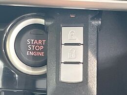 【オペレーションキー】カバンやポケットに入れたままでもドアの施錠・解錠が可能なスマートキーを装備。エンジンのオン・オフ時もカギを取り出す必要が無いからとっても便利です♪