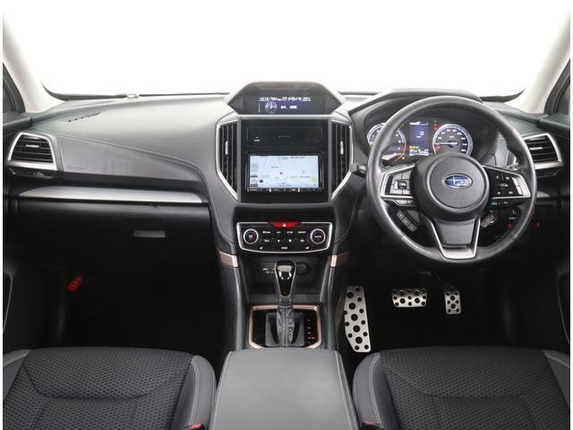 まごころクリーニングにより車内清掃、各部艶出し、消臭、除菌を実施してございます！シート、ハンドル、シフトにはビニールカバーを装着、足元にはマットを敷いて展示してあります！！