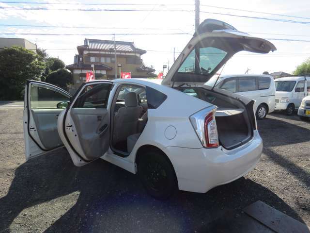バックドアを開けるとこのような感じになります！！