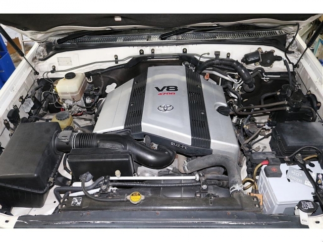 V型8気筒の4.7Lガソリンエンジンです。 なんといってもスムーズに加速する、パワーのあるエンジンです。