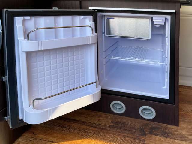 食材、飲料水などの収納。もちろん冷凍と冷蔵が別々にでき、製氷や冷凍をしながら冷蔵ができます。