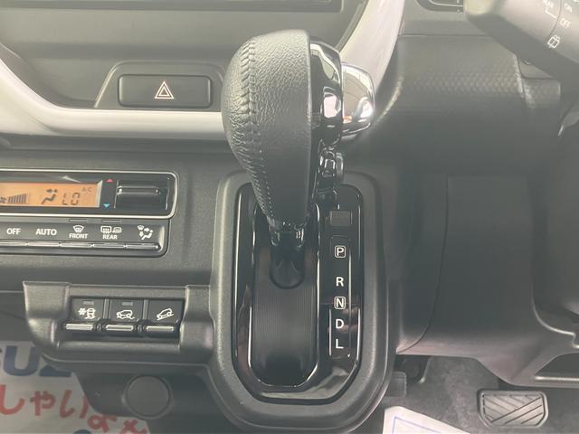 設定した温度に自動調整【オートエアコン】★車内を快適に保ちます♪足元すっきりの【インパネシフト】！