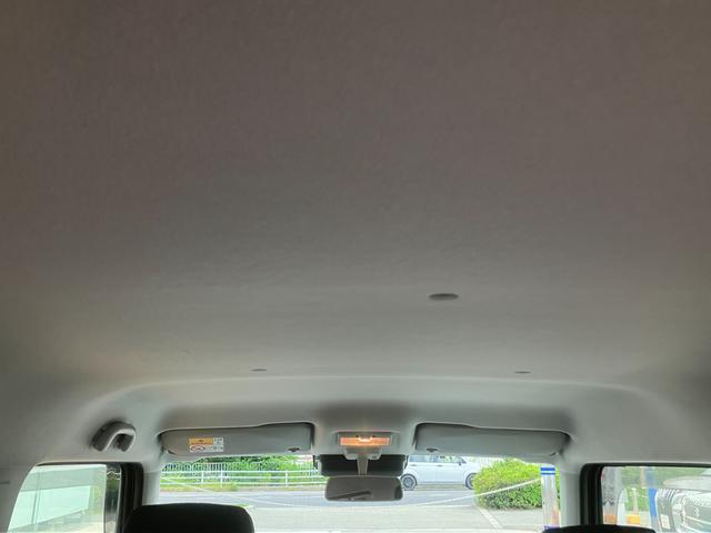 開放的な車内空間。ゆったりと運転ができます。