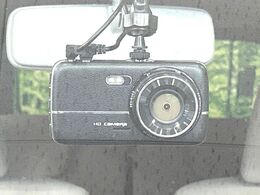 【ドライブレコーダー】安心・安全なカーライフに必須のドライブレコーダーを装備！走行中はもちろん、あおり運転や事故に遭遇した際の状況も映像で記録し、万一のリスクに備えます。