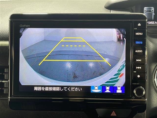 【バックモニター】後ろのカメラの映像をモニターに映し出すことができます！後方の見えない死角や、障害物との距離感をしっかり確認することができます！駐車が苦手な方におすすめです。