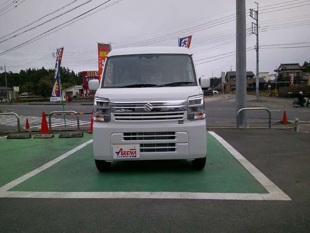 大きなSのマークの看板が目印です。スズキのお車をお探しなら長くお付き合い頂けるスズキアリーナ石岡にご相談くださいませ。お待ちしております。