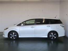 お一人、ご友人、ご家族等、少人数でも大人数でもお出かけが楽しめます。この車で楽しいドライビングライフを送りましょう♪