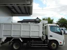 ディーゼル、4WD、マニュアル、ABS、深ダンプ、3t、荷台内寸約：L310xW175xH101