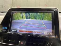 【バックカメラ】駐車時に後方がリアルタイム映像で確認できます。大型商業施設や立体駐車場での駐車時や、夜間のバック時に大活躍！運転スキルに関わらず、今や必須となった装備のひとつです！