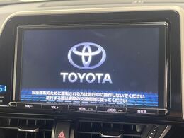 【大画面ナビ】人気の大型9インチナビを装備。存在感のある大画面はインパクト大！ナビ利用時のマップ表示は見やすく、テレビやDVDは臨場感がアップ！いつものドライブがグッと楽しくなります♪