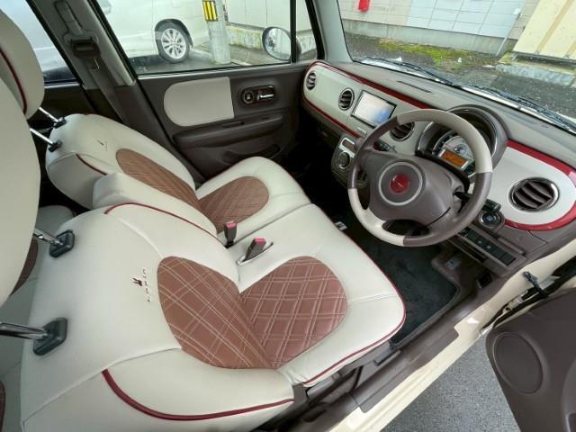 店舗内にはキッズスペースも御座います。PC/ブロック/絵本/塗り絵などを揃えておりますので、お楽しみ頂けます。また弊社スタッフがお世話させて頂きます。お子様連れのお客様もゆっくり安心してご商談出来ます。