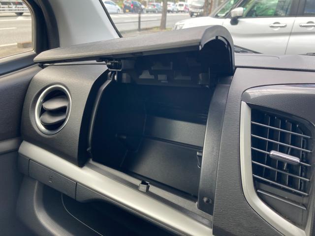 【助手席前ボックス】助手席前に引き出し式のドリンクホルダーやガバッと開く小物入れなどがあります☆