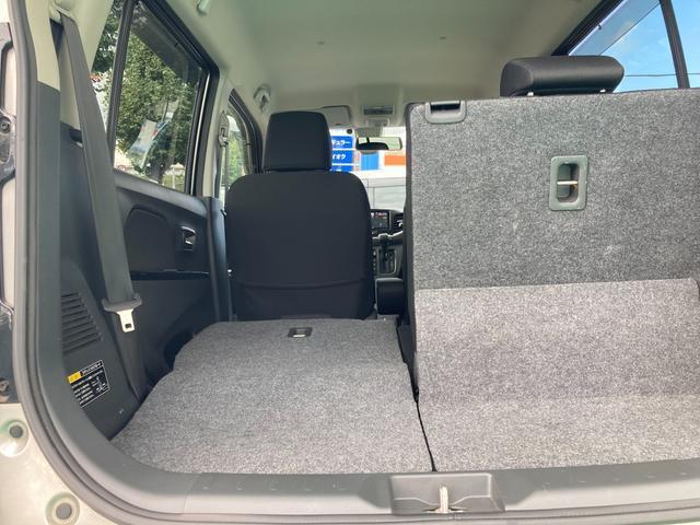 【ラゲッジルーム】3人＋少し大きい荷物の場合。5：5分割するので使い勝手も◎