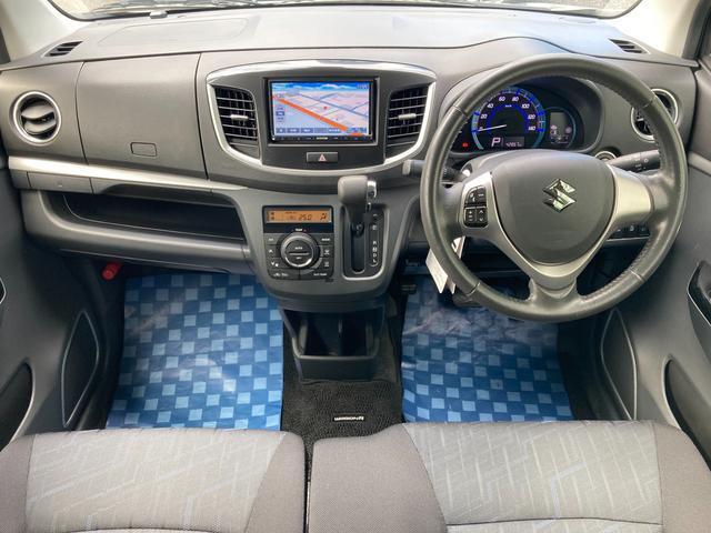 【室内】黒を基調とした落ち着いた室内です☆